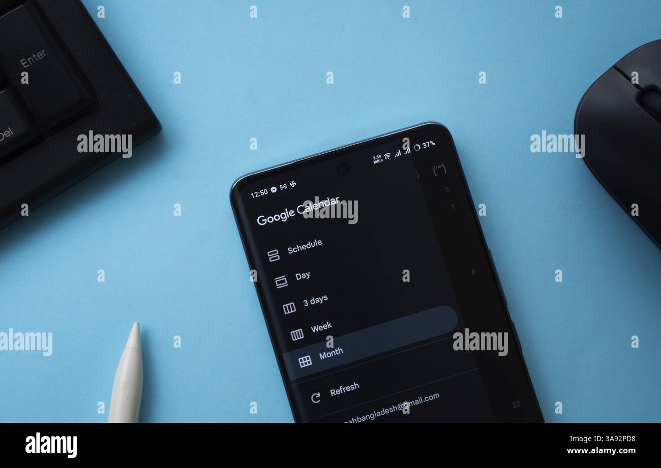 Die Homepage von Google Calendar wird auf einem Smartphone angezeigt Stockfoto