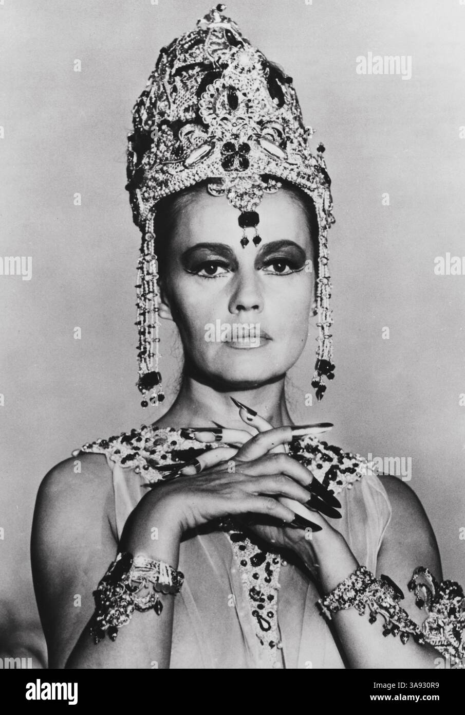 Juni 1964 - ...... Jeanne Moreau..Mata Hari, Agent H-21 - 1964..Regie: Jean-Louis Richard..Filme du Carosse/Fida..FRANKREICH/ITALIEN..Filmporträt. (Kreditbild: © Fida/Entertainment Pictures via ZUMA Press) Stockfoto