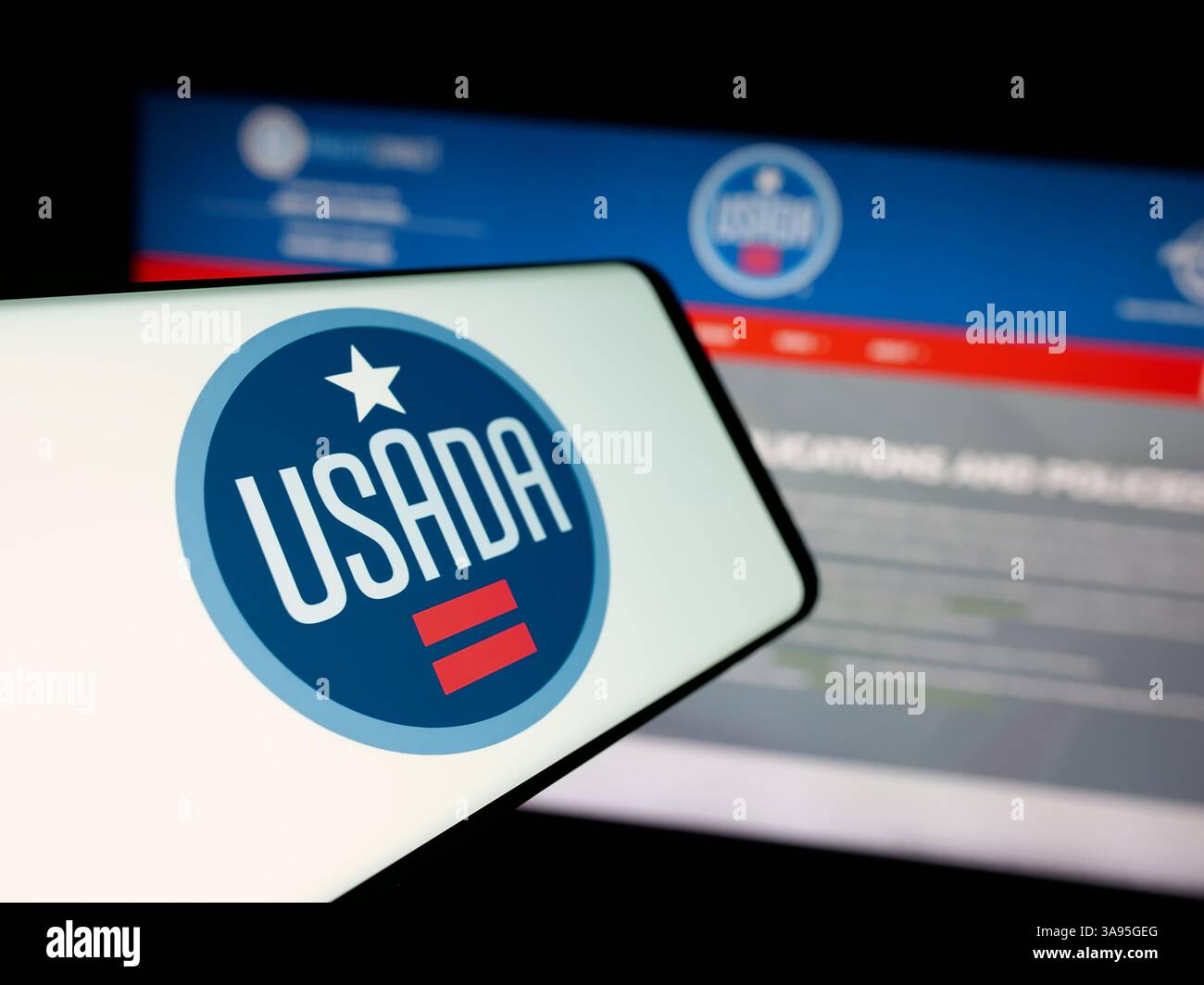 Deutschland. März 2025. In dieser Abbildung ist ein Smartphone mit dem Logo der United States Anti-Doping Agency (USADA) auf dem Bildschirm vor der Website zu sehen. (Credit Image: © Timon Schneider/SOPA Images via ZUMA Press Wire) NUR REDAKTIONELLE VERWENDUNG! Nicht für kommerzielle ZWECKE! Stockfoto
