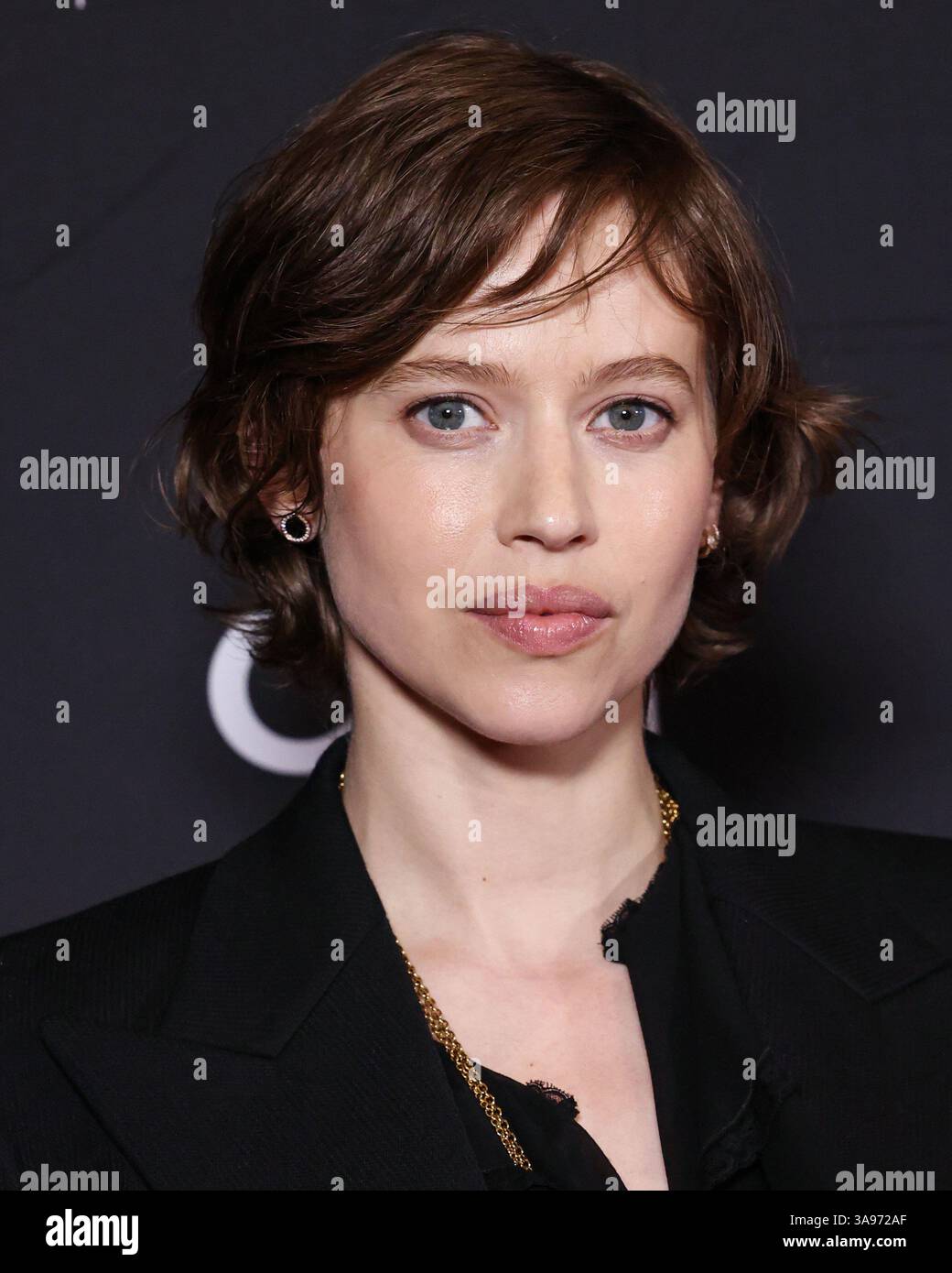 HOLLYWOOD, LOS ANGELES, KALIFORNIEN, USA - 29. MÄRZ: Die französische Schauspielerin Lou de Laâge (Lou de Laage) kommt 2025 beim PaleyFest LA (42. Jährliches William S. Paley Television Festival) - Gilmore Girls, die wunderbare Mrs. Maisel, and Etoile: The Amy Sherman-Palladino Multiverse am 29. März 2025 im Dolby Theatre in Hollywood, Los Angeles, Kalifornien, USA. (Foto: Xavier Collin/Image Press Agency) Stockfoto