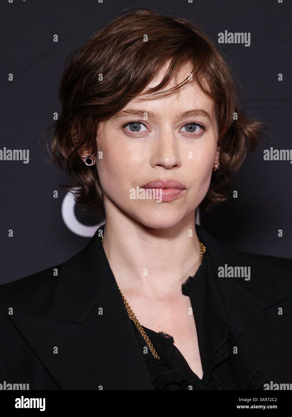 HOLLYWOOD, LOS ANGELES, KALIFORNIEN, USA - 29. MÄRZ: Die französische Schauspielerin Lou de Laâge (Lou de Laage) kommt 2025 beim PaleyFest LA (42. Jährliches William S. Paley Television Festival) - Gilmore Girls, die wunderbare Mrs. Maisel, and Etoile: The Amy Sherman-Palladino Multiverse am 29. März 2025 im Dolby Theatre in Hollywood, Los Angeles, Kalifornien, USA. (Foto: Xavier Collin/Image Press Agency) Stockfoto