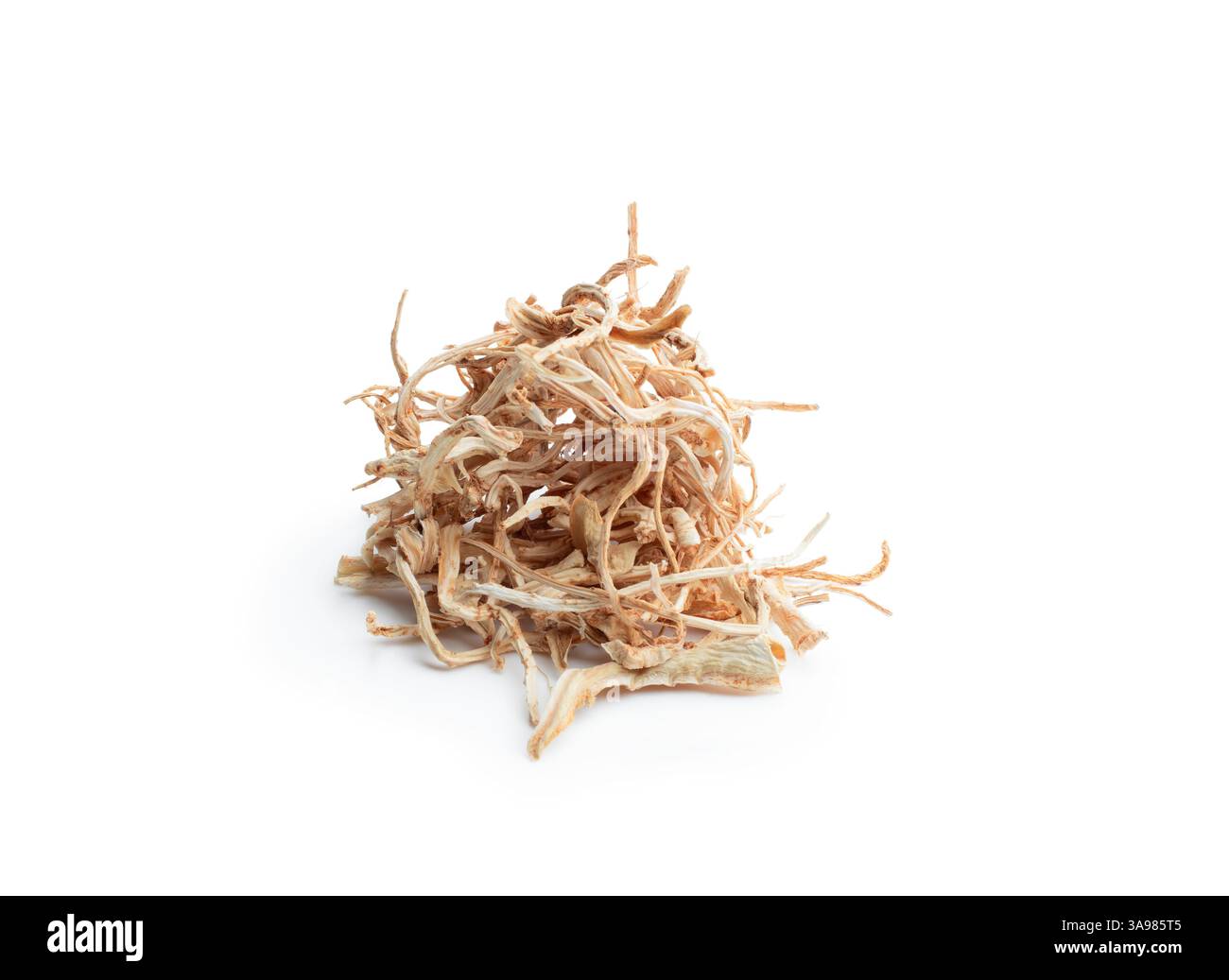 Selleriewurzel getrockneter Haufen isoliert auf weiß Stockfoto Selleriewurzel getrockneter Haufen isoliert auf weiß Stockfoto