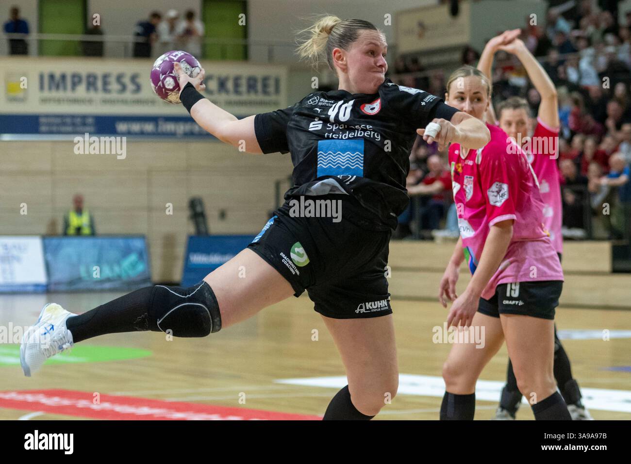Halle, Deutschland 29. März 2025: 2.HBL - Frauen - 2024/2025 - SV Union Halle-Neustadt vs. Kurpfalz Bären im Bild: v.li. Katharine Hufschmidt (Ketsch) Stockfoto