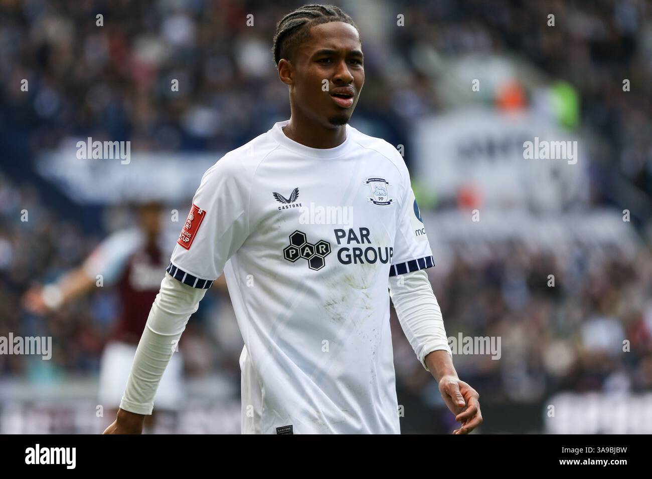 Preston, Großbritannien. 30. März 2025. Deepdale, Preston, England, 30. März 2025: Jayden Meghoma (3 Preston North End) während des Emirates FA Cup Quarter Final-Spiels zwischen Preston North End und Aston Villa in Deepdale in Preston, England am 30. März 2025. (Sean Chandler/SPP) Credit: SPP Sport Press Photo. /Alamy Live News Stockfoto