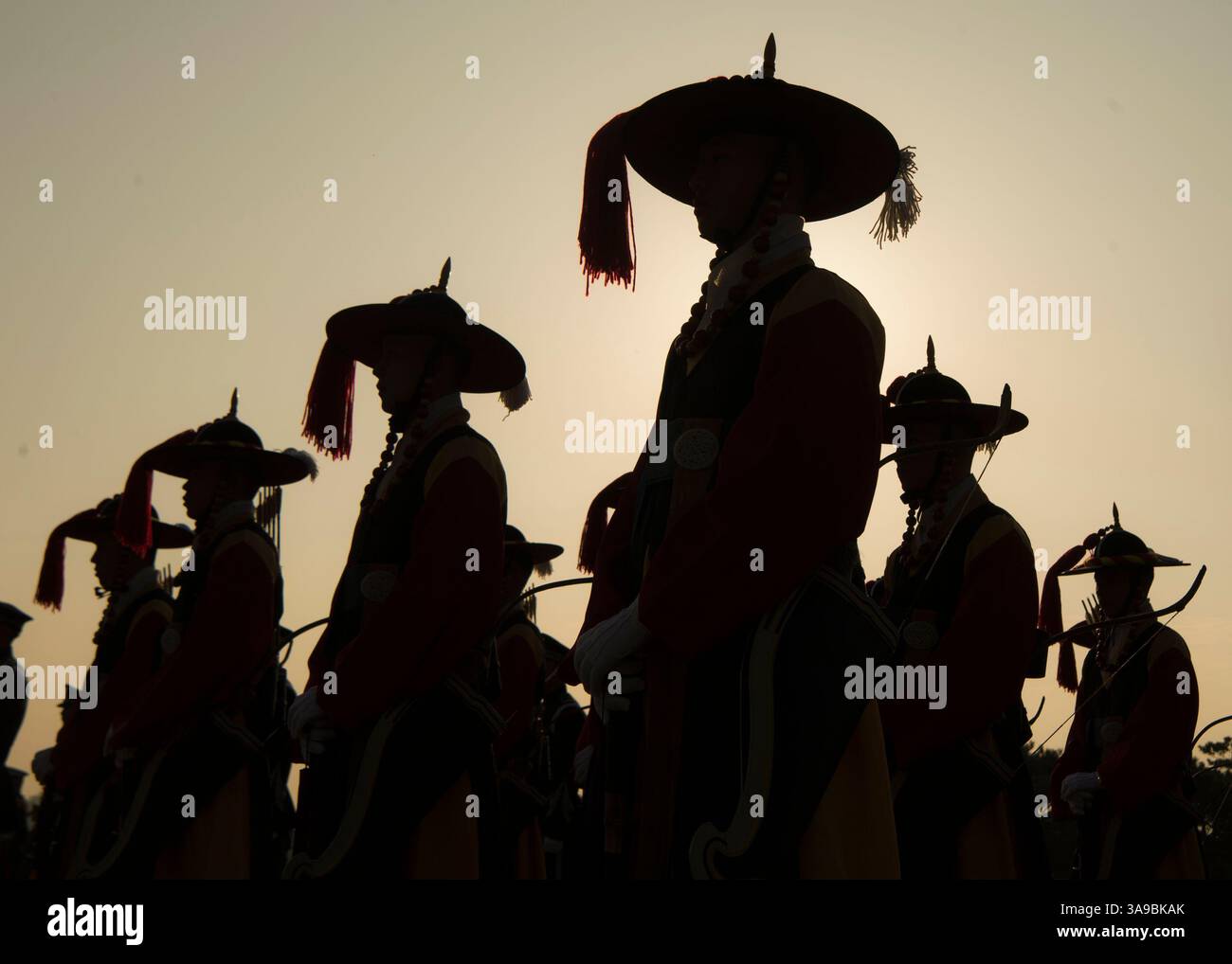 27. Oktober 2017 – Seoul, Südkorea – eine Ehrenwache bereitet sich auf die Ankunft von General Joseph F. Dunford Jr., Vorsitzender der Joint Chiefs of Staff, vor der 42. Sitzung des Militärkomitees im Joint Chiefs of Staff Headquarters der ROK in Seoul vor. (Bild: © Dominique Pineiro/DOD Via ZUMA Wire/ZUMAPRESS.com) Stockfoto