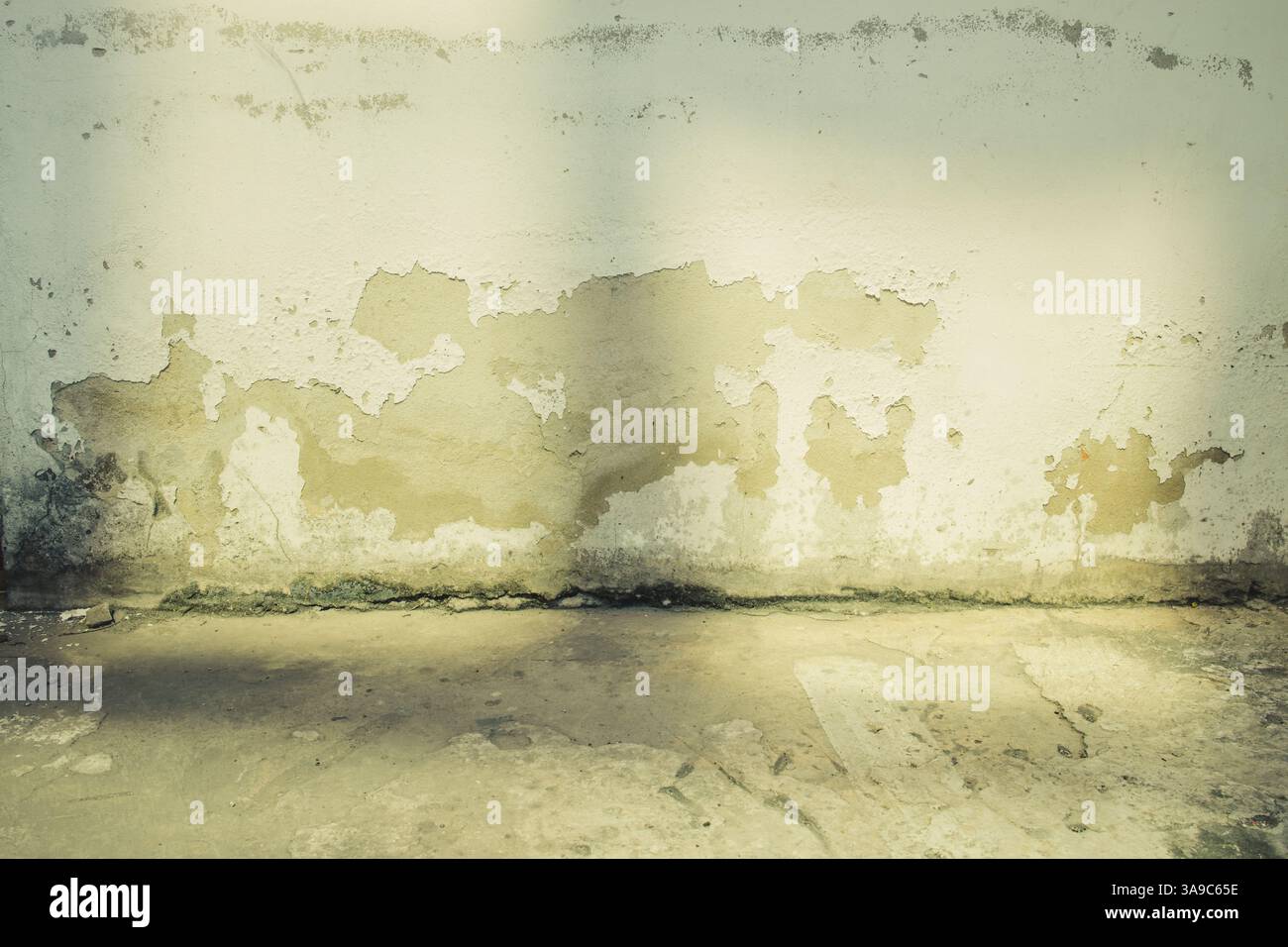 Schmutziges Grunge alter Beton abblättert Farbe Wand Textur Muster Bauarchitektur für Hintergrund Stockfoto