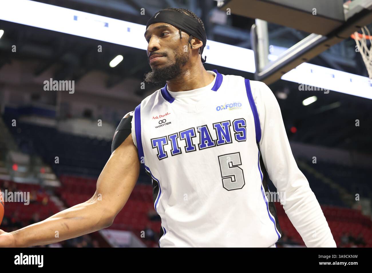 London, Kanada. März 2025. Die kW Titans besiegen die London Lightning 95-92 im Kitchener Memorial Auditorium. Jaquan Lightfoot (5) der kW Stockfoto