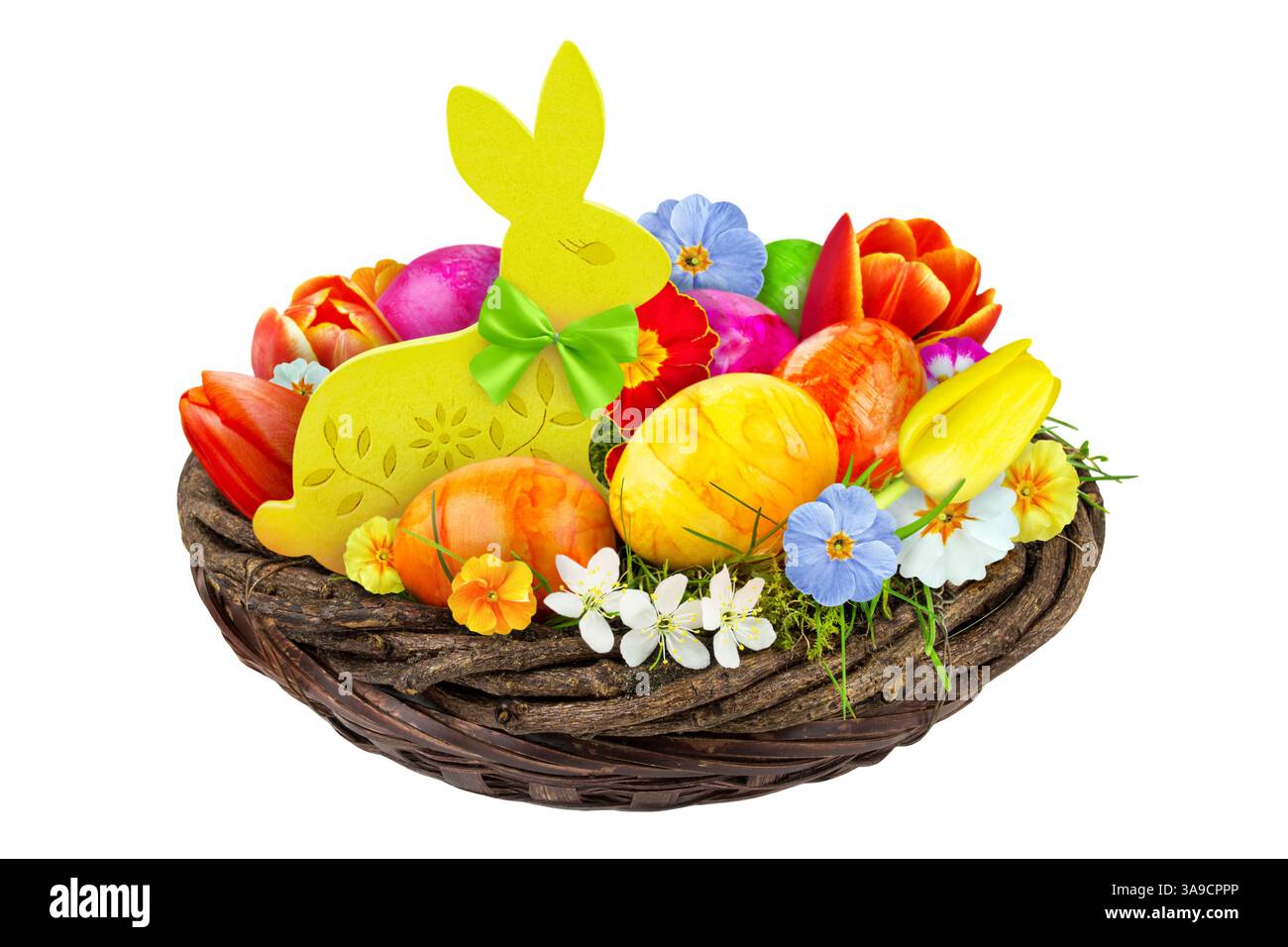 Farbenfrohe Osterdekoration mit Häschen und Eiern isoliert auf weißem Hintergrund Stockfoto