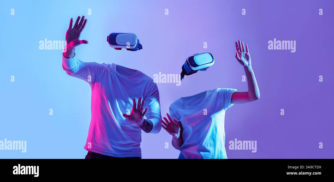 Erleben Sie mit fortschrittlicher Technologie ein immersives Virtual-Reality-Erlebnis Stockfoto