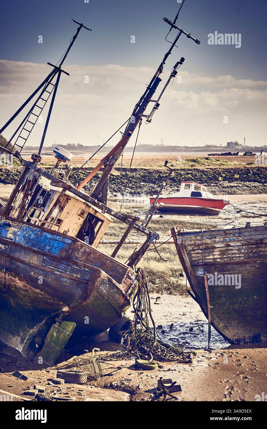 Wracks von Trawlern und Kabinenkreuzern wurden am Jubilee Quay in fleetwood, Großbritannien, verlassen Stockfoto
