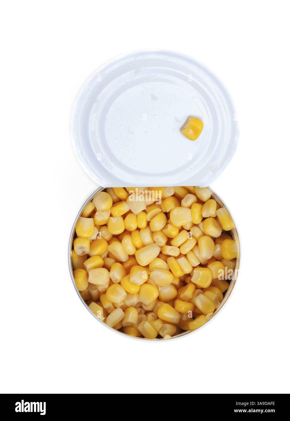 Öffnen Sie eine Bank mit Mais auf weißem Hintergrund Stockfoto