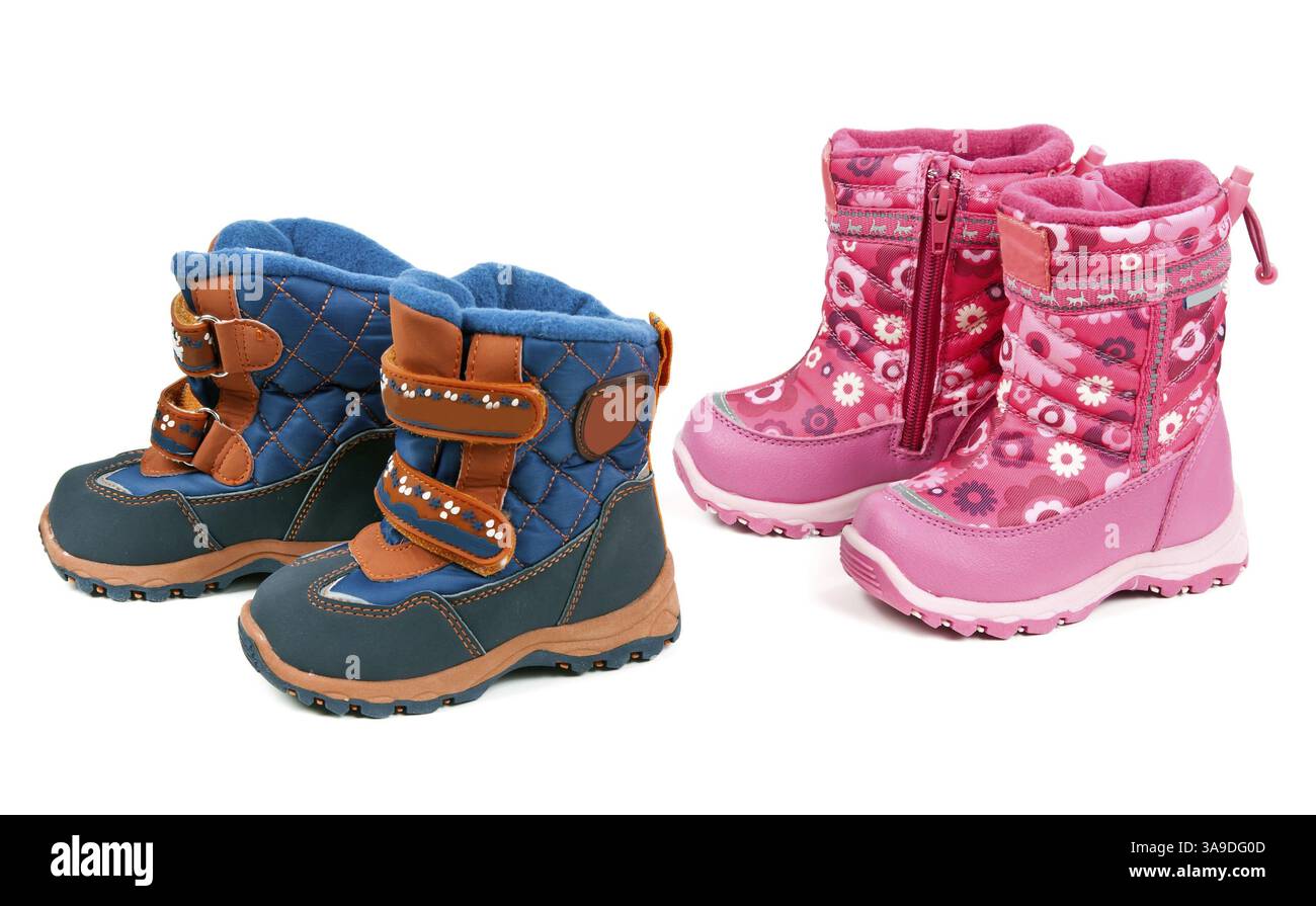 Zwei Paare von baby blau und rosa Stiefel isolierten auf weißen Hintergrund Stockfoto