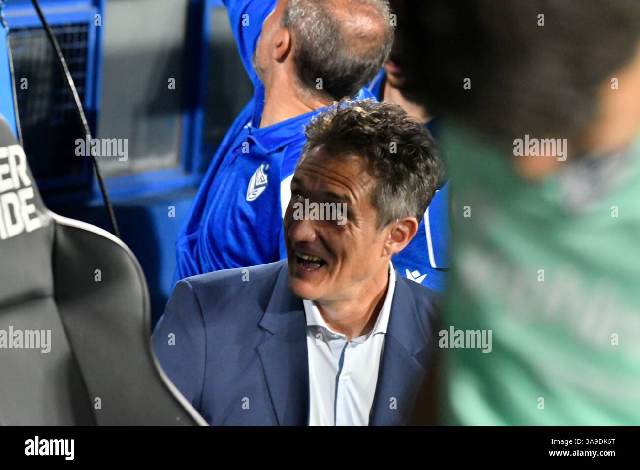 Buenos Aires, Argentinien. märz 2025. Guillermo Barros Schelotto, DT-Trainer Velez Sarsfield im Spiel zwischen Velez Sarsfield und Deportivo Rie Stockfoto