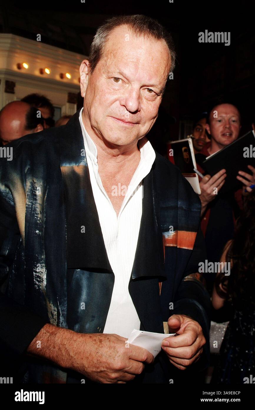 18. Februar 2004 – Toronto, ON, USA – 09. September 2005 – Toronto, Ontario, Kanada – Terry Gilliam. Terry Gilliam kommt zur Premiere von „Tideland“ im Elgin Theatre während des Toronto International Film Festivals. Foto: Brent Perniac/AdMedia Stockfoto