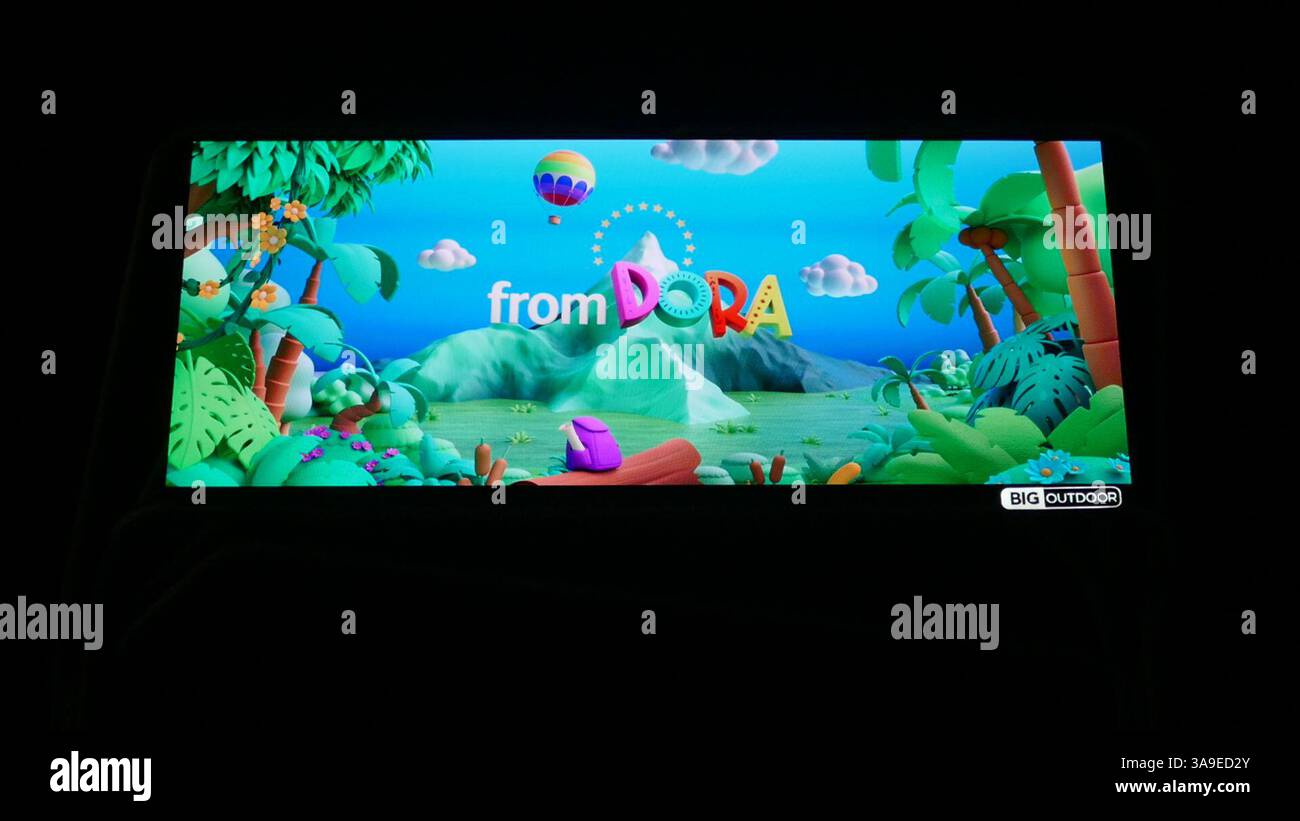 Los Angeles, Kalifornien, USA 28. März 2025 Dora the Explorer Reklametafel am 28. März 2025 in Los Angeles, Kalifornien, USA. Foto: Barry King/Alamy Stock Photo Stockfoto