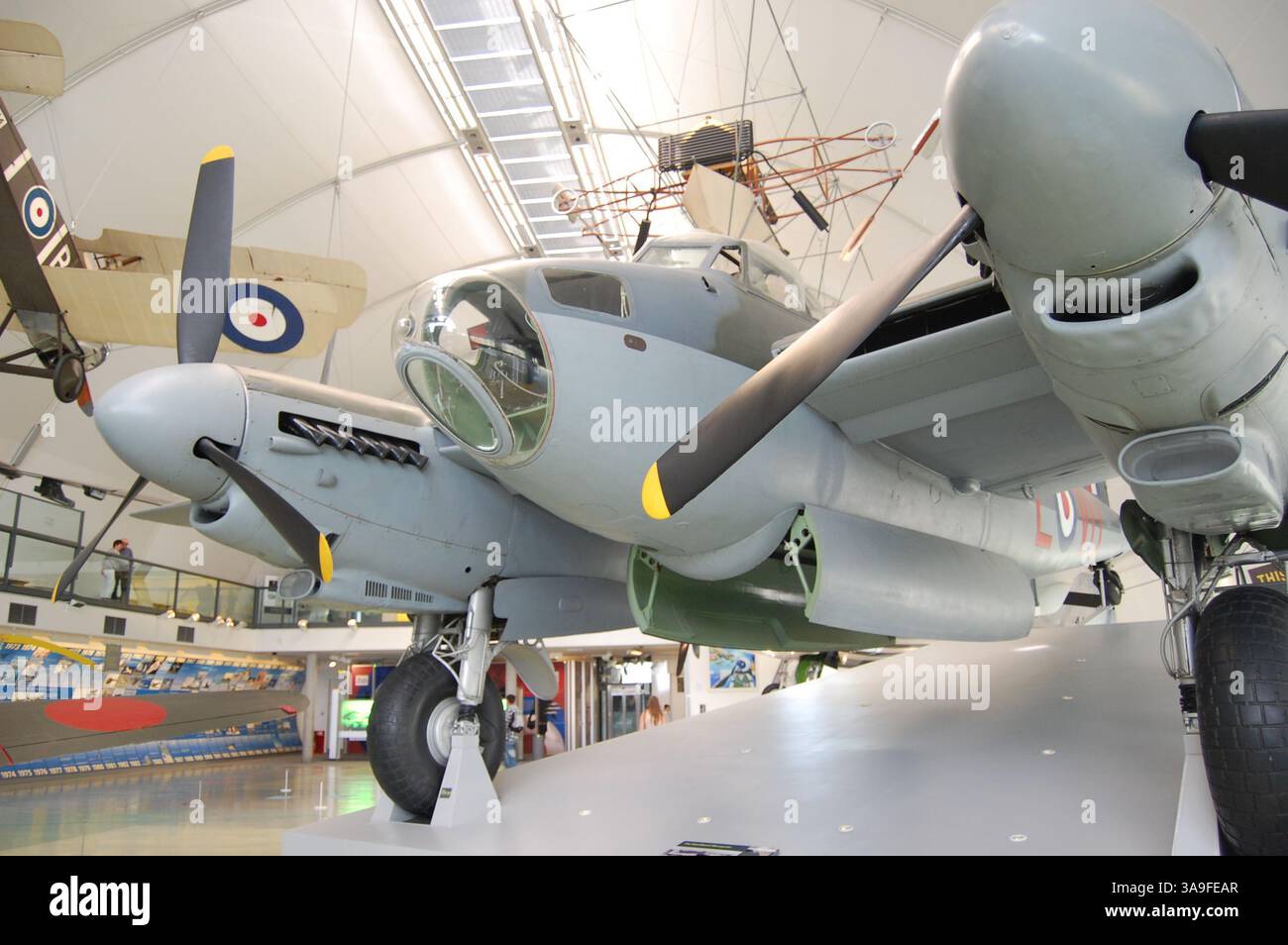 Die B.35, die letzte Nachkriegsbomberversion der Moskito, wurde in Deutschland bei der BAFO eingesetzt. Seitdem wechselte er in eine neue Position im RAF Museum in London Stockfoto Die B.35, die letzte Nachkriegsbomberversion der Moskito, wurde in Deutschland bei der BAFO eingesetzt. Seitdem wechselte er in eine neue Position im RAF Museum in London Stockfoto
