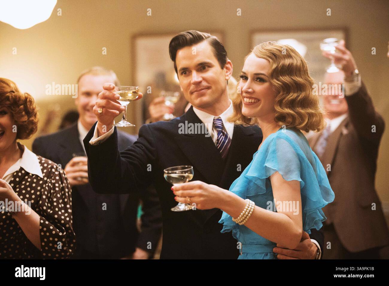 April 2017 - . Matt Bomer, Dominique McElligott..'The Last Tycoon' (Staffel 1) TV Stills - 2017. (Kreditbild: © Amazon/Entertainment Pictures/ZUMAPRESS.com) Stockfoto