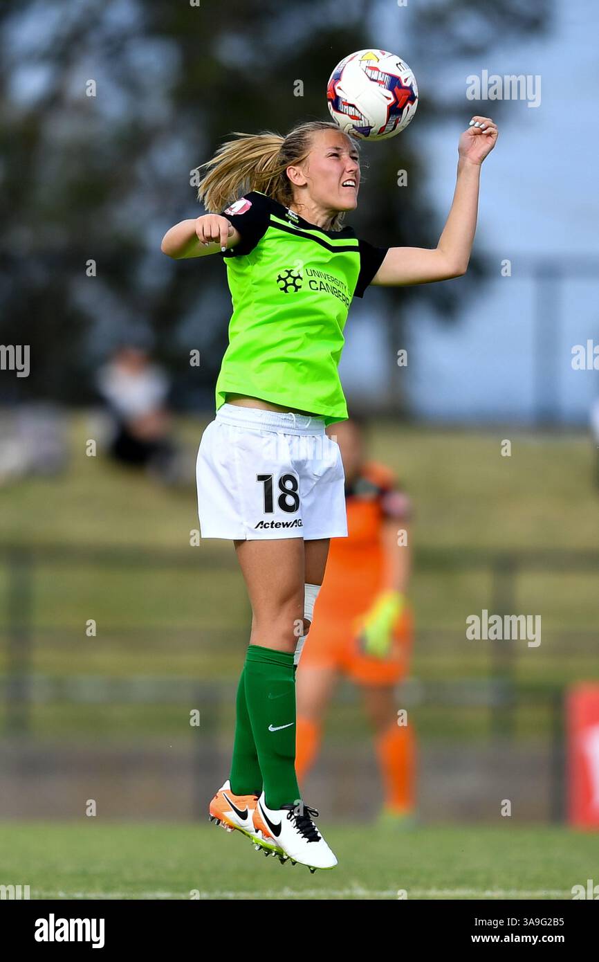 28. Oktober 2017 – Melbourne, Victoria, Australien – TAREN KING (18) aus Canberra United führt den Ball in Runde 1 des W-League-Wettbewerbs zwischen Melbourne Victory und Canberra United während der Saison 2017-18 im Epping Stadium in Melbourne, Australien. Die Westfield W-League ist die australische semiprofessionelle Frauenfußballliga. Melbourne gewann mit 2:1. (Bild: © Sydney Low Via ZUMA Wire) Stockfoto