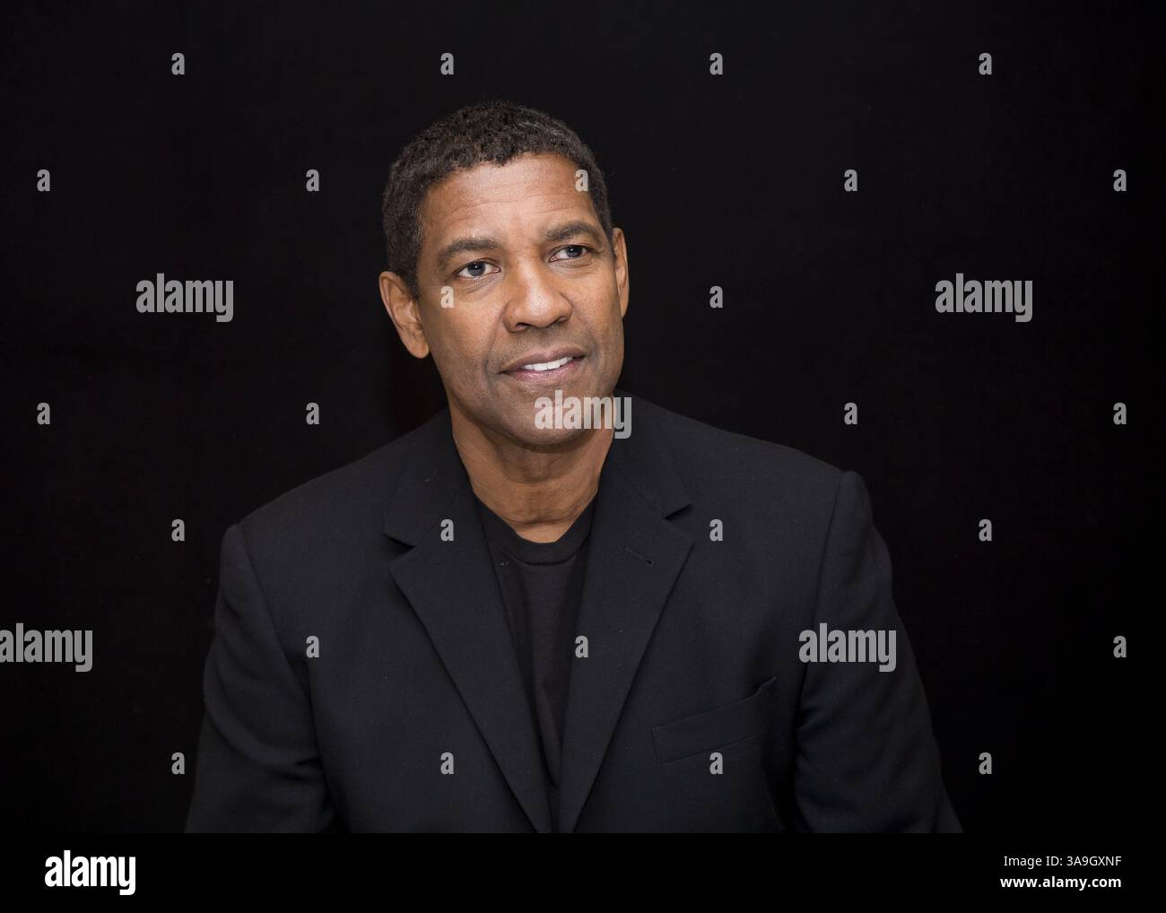 5. November 2017: Hollywood, Kalifornien, USA – Schauspieler DENZEL WASHINGTON wirbt für den Film Roman J. Israel, Esq. (Bild: © Armando Gallo/ZUMA Studio) Stockfoto