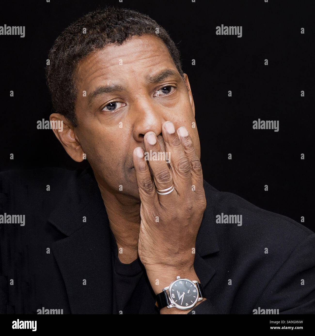 5. November 2017: Hollywood, Kalifornien, USA – Schauspieler DENZEL WASHINGTON wirbt für den Film Roman J. Israel, Esq. (Bild: © Armando Gallo/ZUMA Studio) Stockfoto