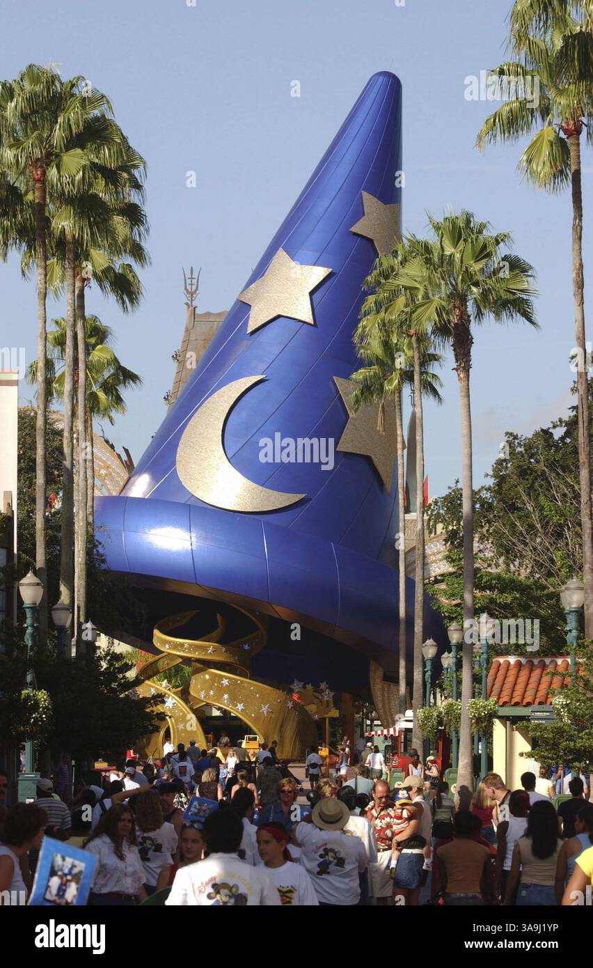 April 2001; Orlando, FL, USA; ein großer Zauberhut in Disney MGM Studios. Datei Fotos von Disney MGM Studios im Walt Disney World in Orlando, Florida. Stockfoto