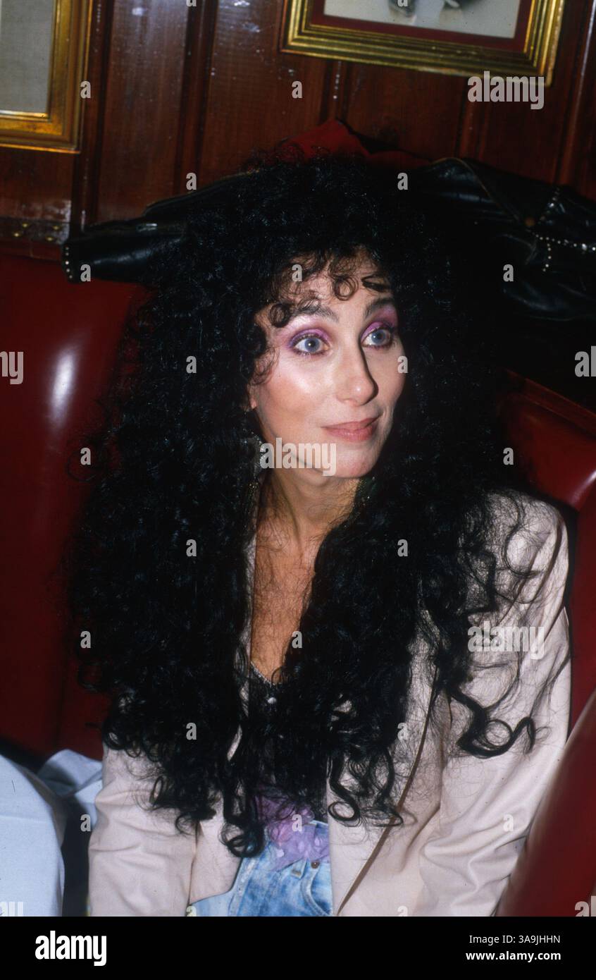August 1988 – Los Angeles, CA, USA – Schauspielerin und Songkünstlerin CHER. Stockfoto