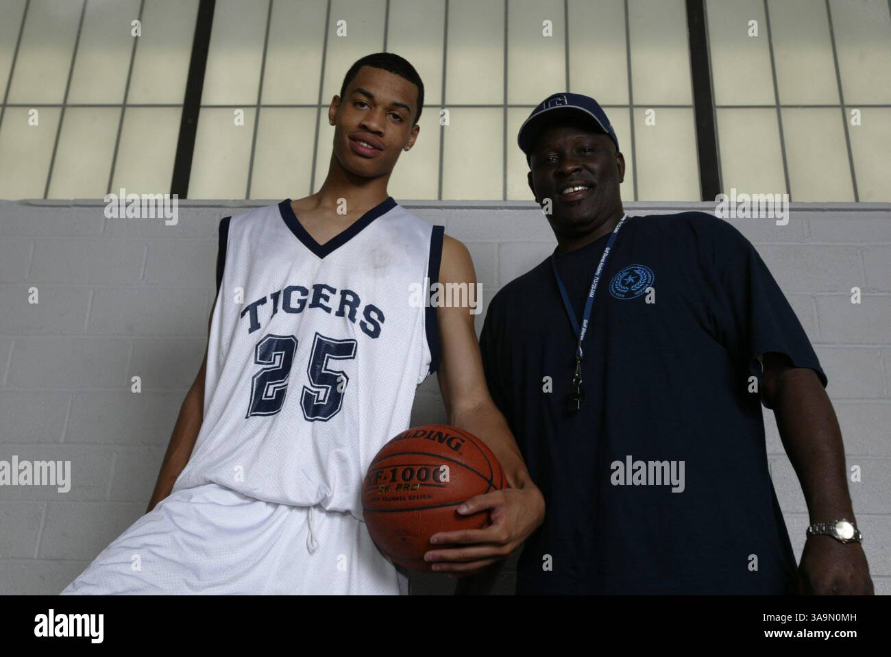 Oktober 2004; Houston, TX, USA; GERALD GREEN der Gulf Shores Academy. Während seines letzten Jahres an der Gulf Shores Academy erzielte Gerald Green im Durchschnitt 33 Punkte, 12 Rebounds, 7 Assists und 3 blockierte Schüsse. Er wurde zum All-American ernannt und erhielt den MVP Award im jährlichen McDonald's All-American-Spiel, bei dem zwei Teams aus den besten Highschool-Basketballspielern der Vereinigten Staaten teilnahmen. Gerald Green wurde von den Celtics mit dem 18. Pick der ersten Runde im NBA Draft 2005 ausgewählt. Stockfoto
