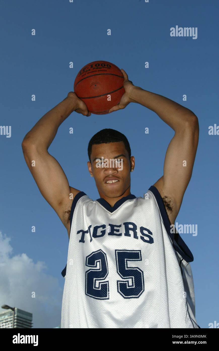 Oktober 2004; Houston, TX, USA; GERALD GREEN der Gulf Shores Academy. Während seines letzten Jahres an der Gulf Shores Academy erzielte Gerald Green im Durchschnitt 33 Punkte, 12 Rebounds, 7 Assists und 3 blockierte Schüsse. Er wurde zum All-American ernannt und erhielt den MVP Award im jährlichen McDonald's All-American-Spiel, bei dem zwei Teams aus den besten Highschool-Basketballspielern der Vereinigten Staaten teilnahmen. Gerald Green wurde von den Celtics mit dem 18. Pick der ersten Runde im NBA Draft 2005 ausgewählt. Stockfoto