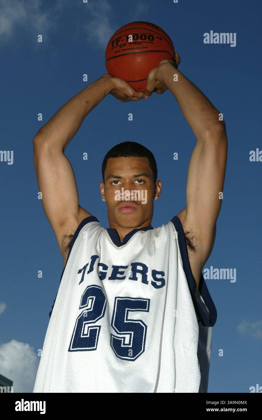 Oktober 2004; Houston, TX, USA; GERALD GREEN der Gulf Shores Academy. Während seines letzten Jahres an der Gulf Shores Academy erzielte Gerald Green im Durchschnitt 33 Punkte, 12 Rebounds, 7 Assists und 3 blockierte Schüsse. Er wurde zum All-American ernannt und erhielt den MVP Award im jährlichen McDonald's All-American-Spiel, bei dem zwei Teams aus den besten Highschool-Basketballspielern der Vereinigten Staaten teilnahmen. Gerald Green wurde von den Celtics mit dem 18. Pick der ersten Runde im NBA Draft 2005 ausgewählt. Stockfoto