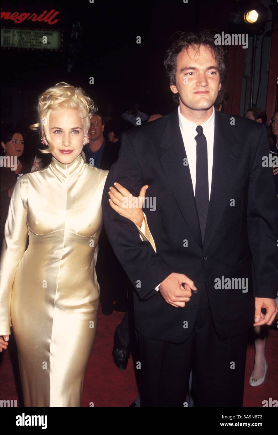 Mai 1993; Los Angeles, CA, USA; Schauspielerin PATRICIA ARQUETTE und Regisseur QUENTIN TARANTINO bei der Premiere des „True Romance“-Films. Stockfoto
