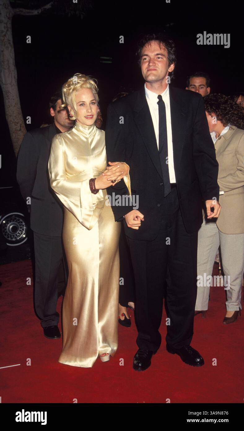 Mai 1993; Los Angeles, CA, USA; Schauspielerin PATRICIA ARQUETTE und Regisseur QUENTIN TARANTINO bei der Premiere des „True Romance“-Films. Stockfoto