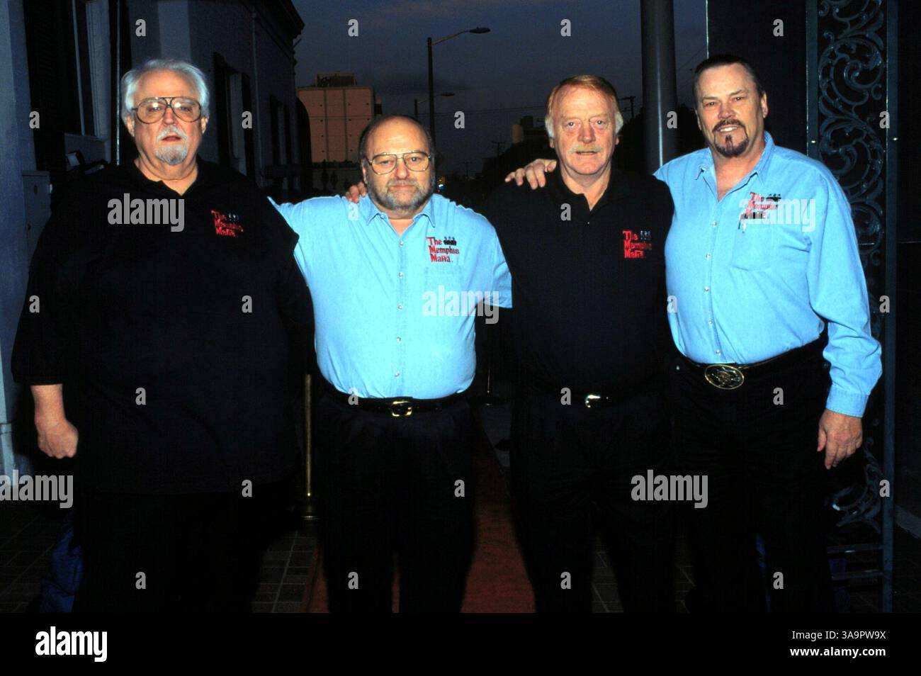 August 1997; Los Angeles, CA, USA; die Memphis Mafia Salute Elvis mit der Veröffentlichung ihres Videos „All the King's Men“ @ Chasen's.. L BIS R: LAMAR FIKE, SONNY WEST, MARTY LACKER, RED WEST. Stockfoto