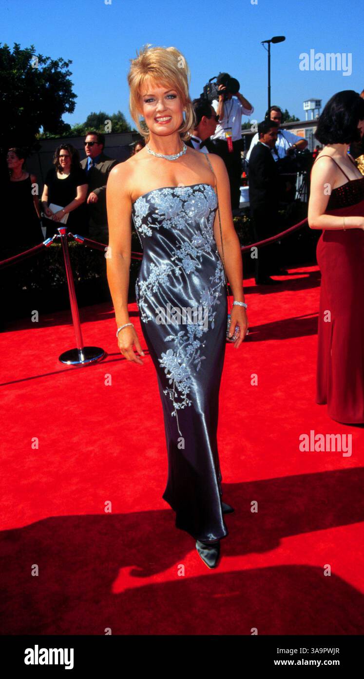 September 1998; Los Angeles, CA, USA; „Entertainment Tonight“ moderiert MARY hart bei den Emmy Awards 1998. Stockfoto