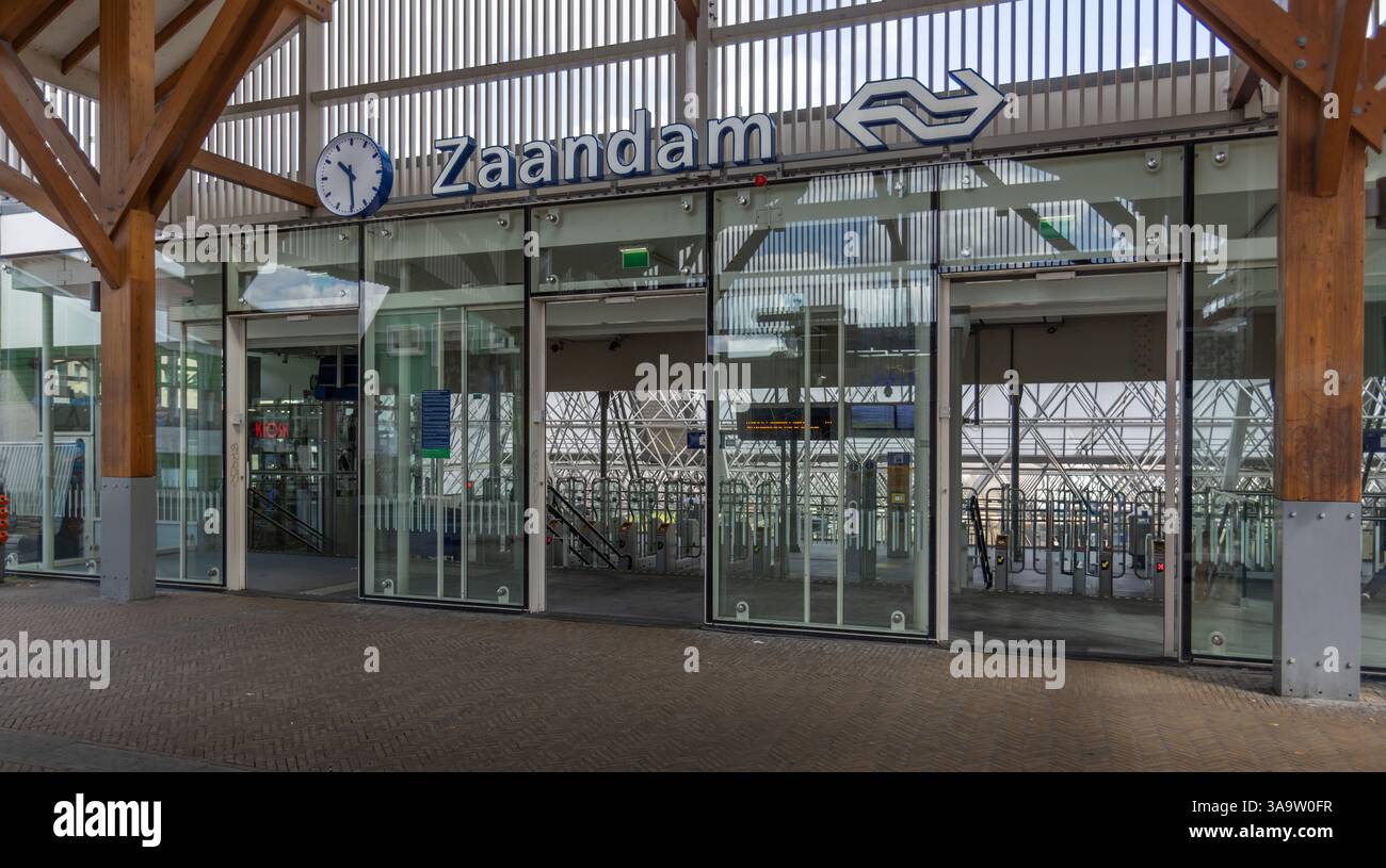 Zaandam, Niederlande. 9. Juni 2024. Bahnhof Zaandam. Stockfoto