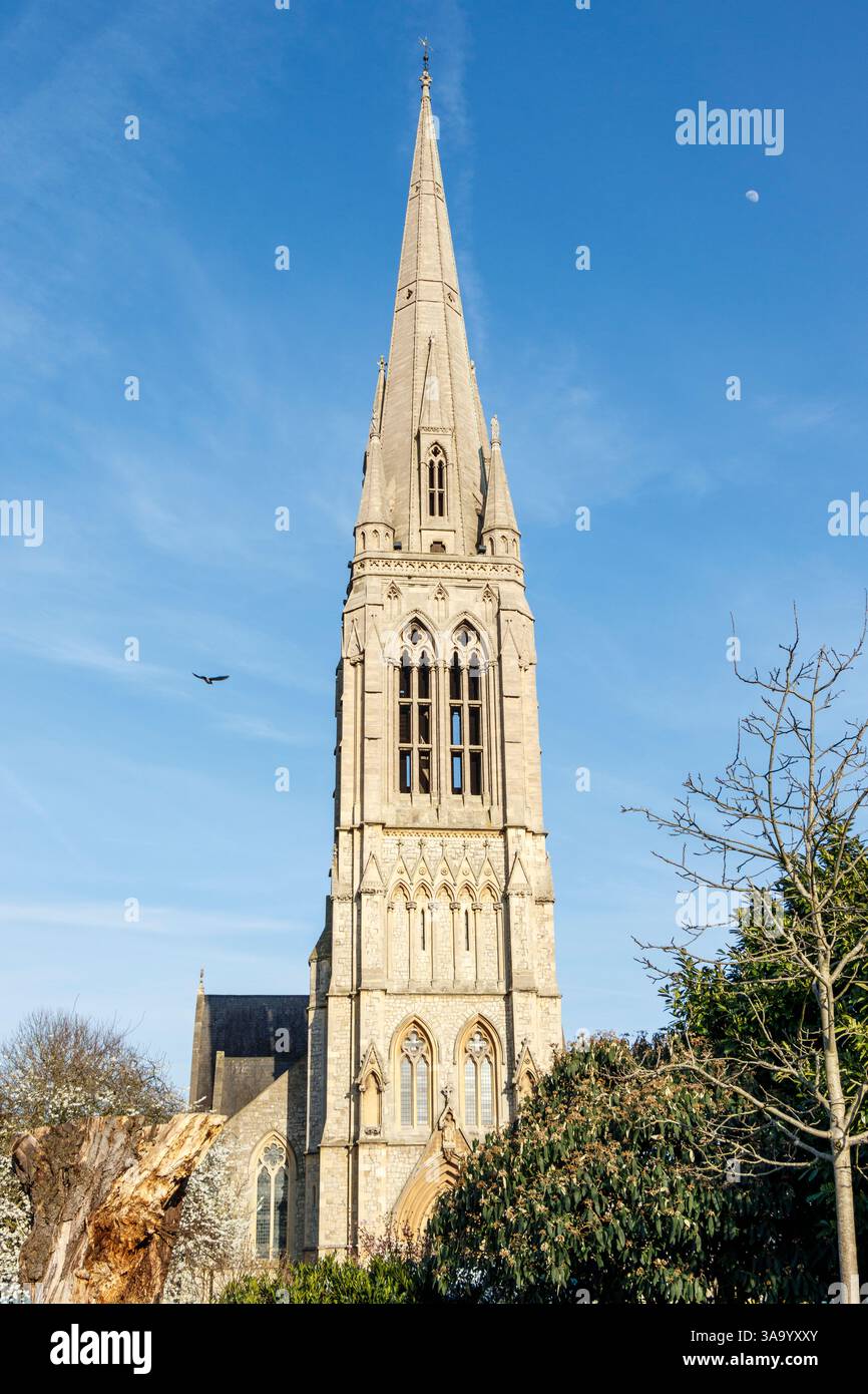 St. Mary's Pfarrkirche, entworfen in der Gothic Revival Version des dekorierten Stils von George Gilbert Scott, Stoke Newington, London, Großbritannien. Stockfoto