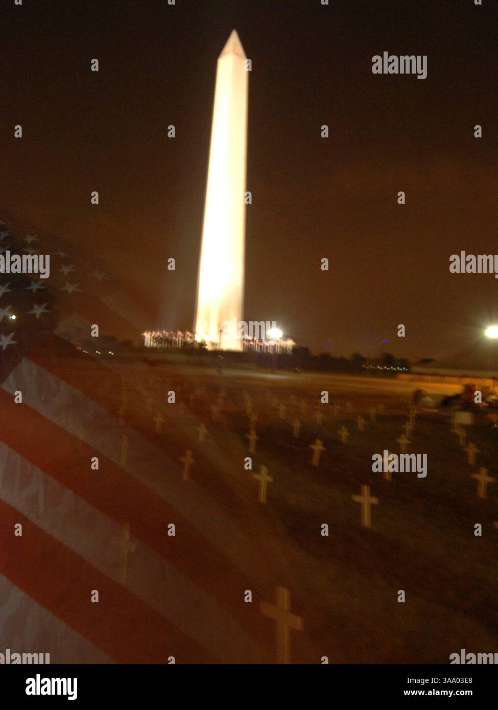 April 2005; Washington, DC, USA; die Flagge fliegt in den frühen Morgenstunden, bevor ein Antikriegsprotest in der D. stattfindet C-Bereich. Obligatorischer Credit: Foto von Daniel Wilkinson/Daniel Wilkinson. (©) Copyright 2005 von Daniel Wilkinson Stockfoto