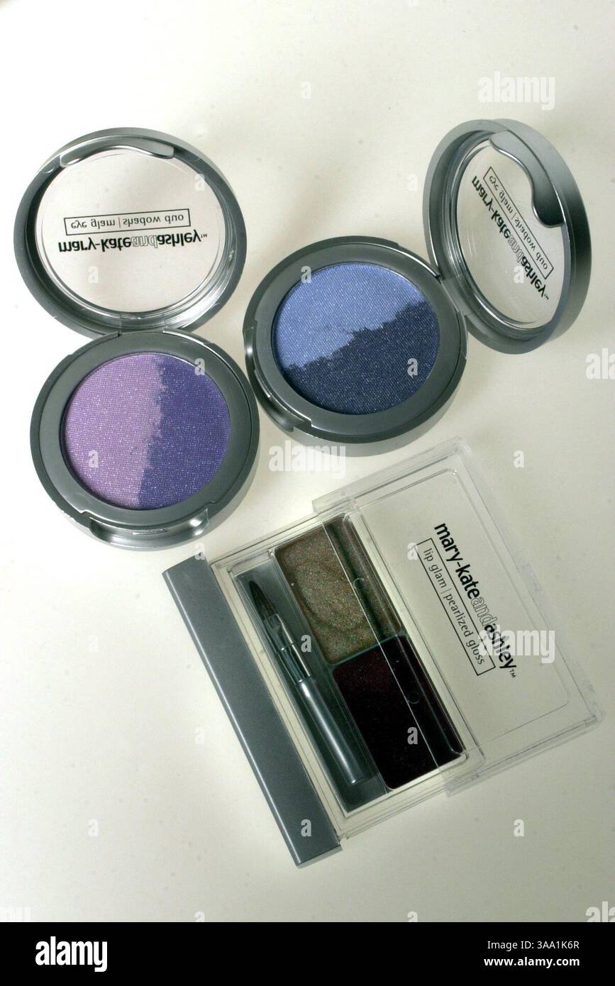 mary-Kate und ashley Make-up, Montag, 1. April 2002. (Sacramento Bee/Michael A. Jones) /ZUMA Press Stockfoto