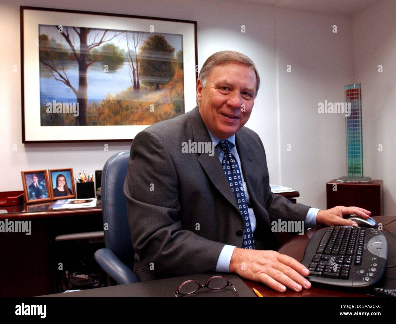 Robert Chason , CEO des UC Davis Medical Center, dem einzigen Lehrkrankenhaus in Sacramento. Er wurde am Donnerstag, den 24. April 2003 in seinem Büro fotografiert. Sacramento Bee/Jay Mather/ZUMA Press Stockfoto