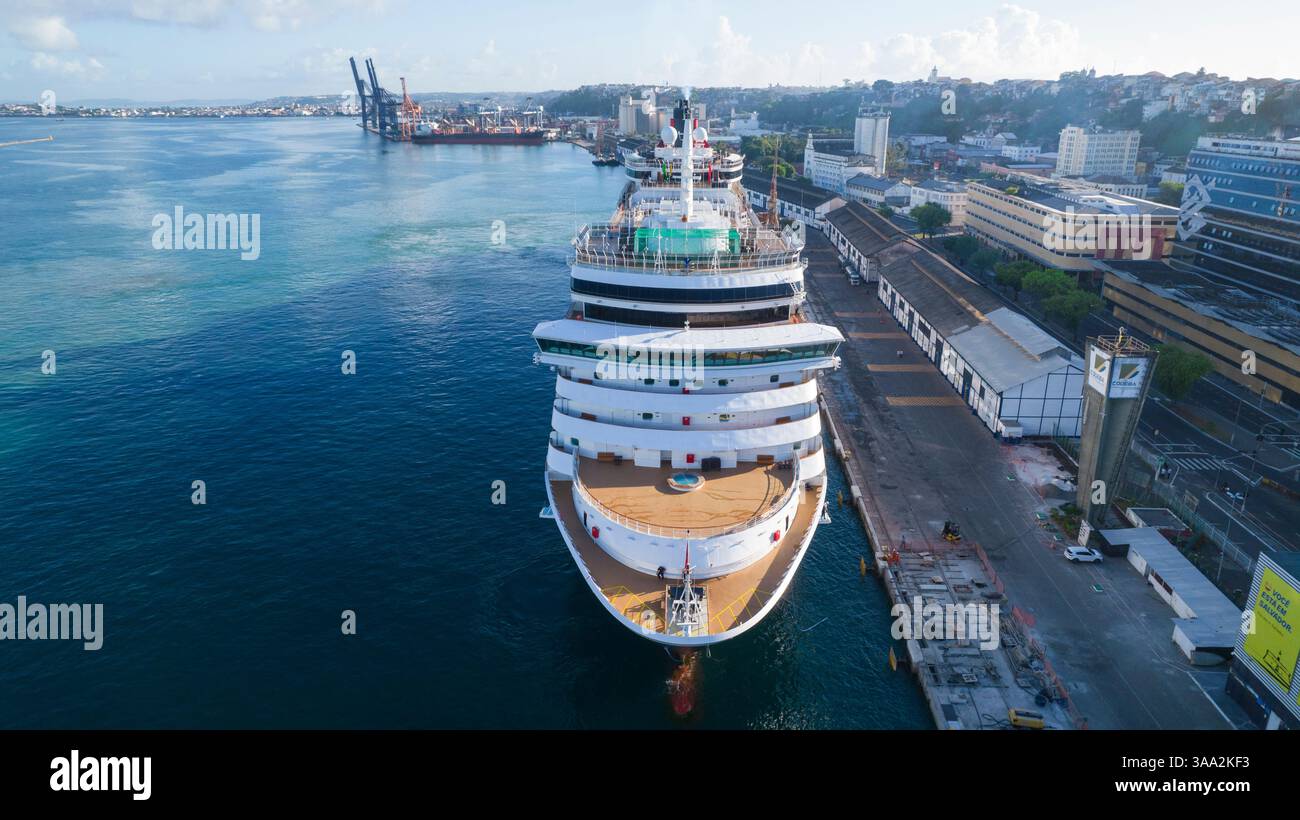 Das Kreuzfahrtschiff Queen Victoria ist im Hafen vor Anker Stockfoto