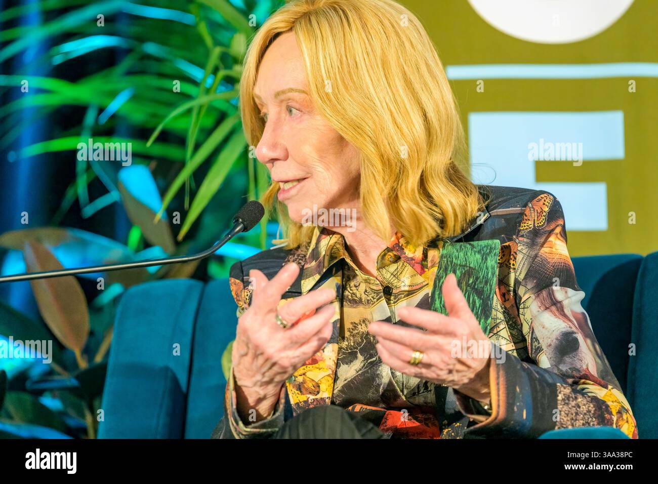 New Orleans, LA, USA - 29. März 2025: Doris Kearns Goodwin wird beim New Orleans Book Festival an der Tulane University interviewt Stockfoto