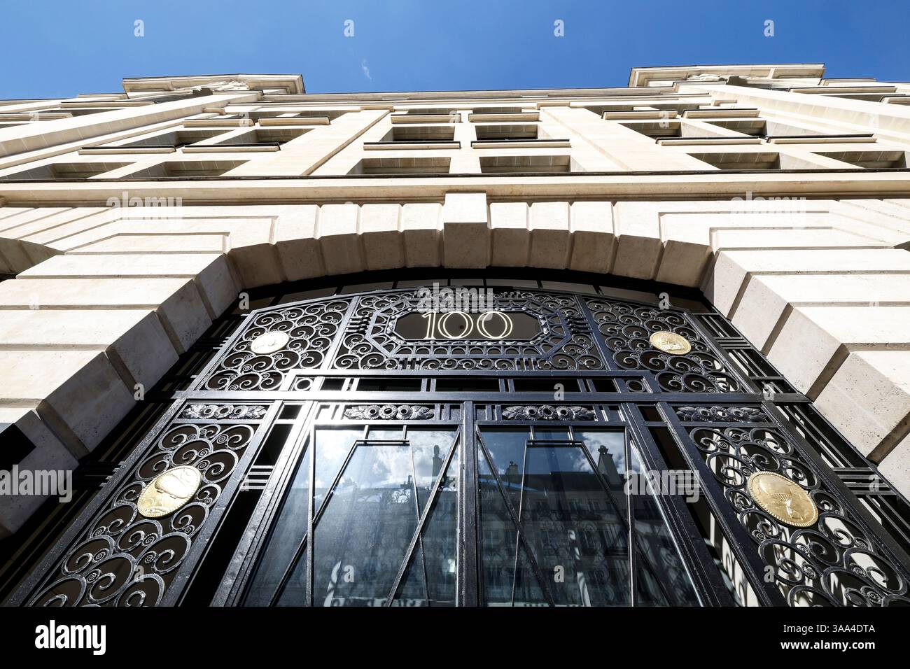 PRESSESTANDORTE IN PARIS Stockfoto