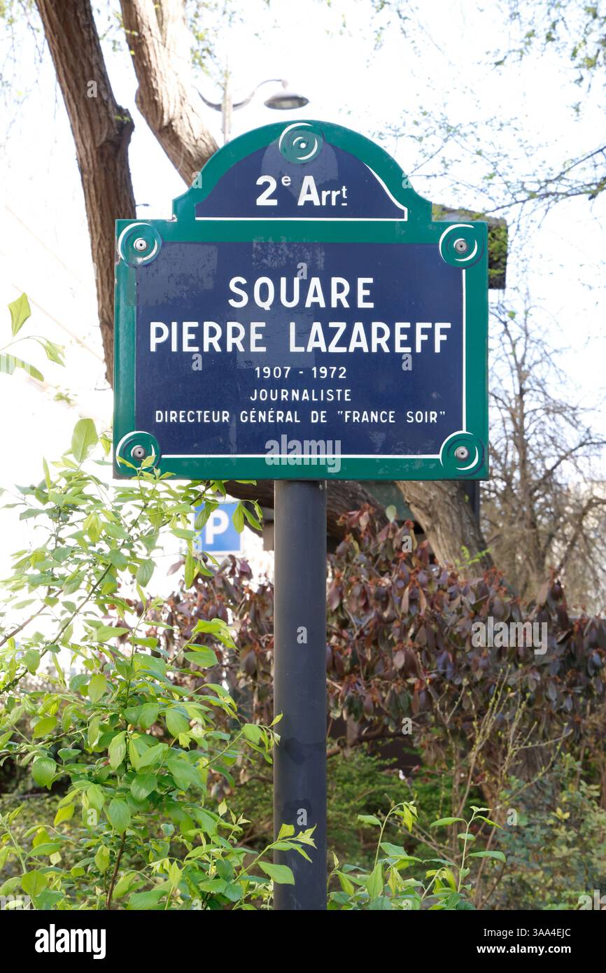 PRESSESTANDORTE IN PARIS Stockfoto