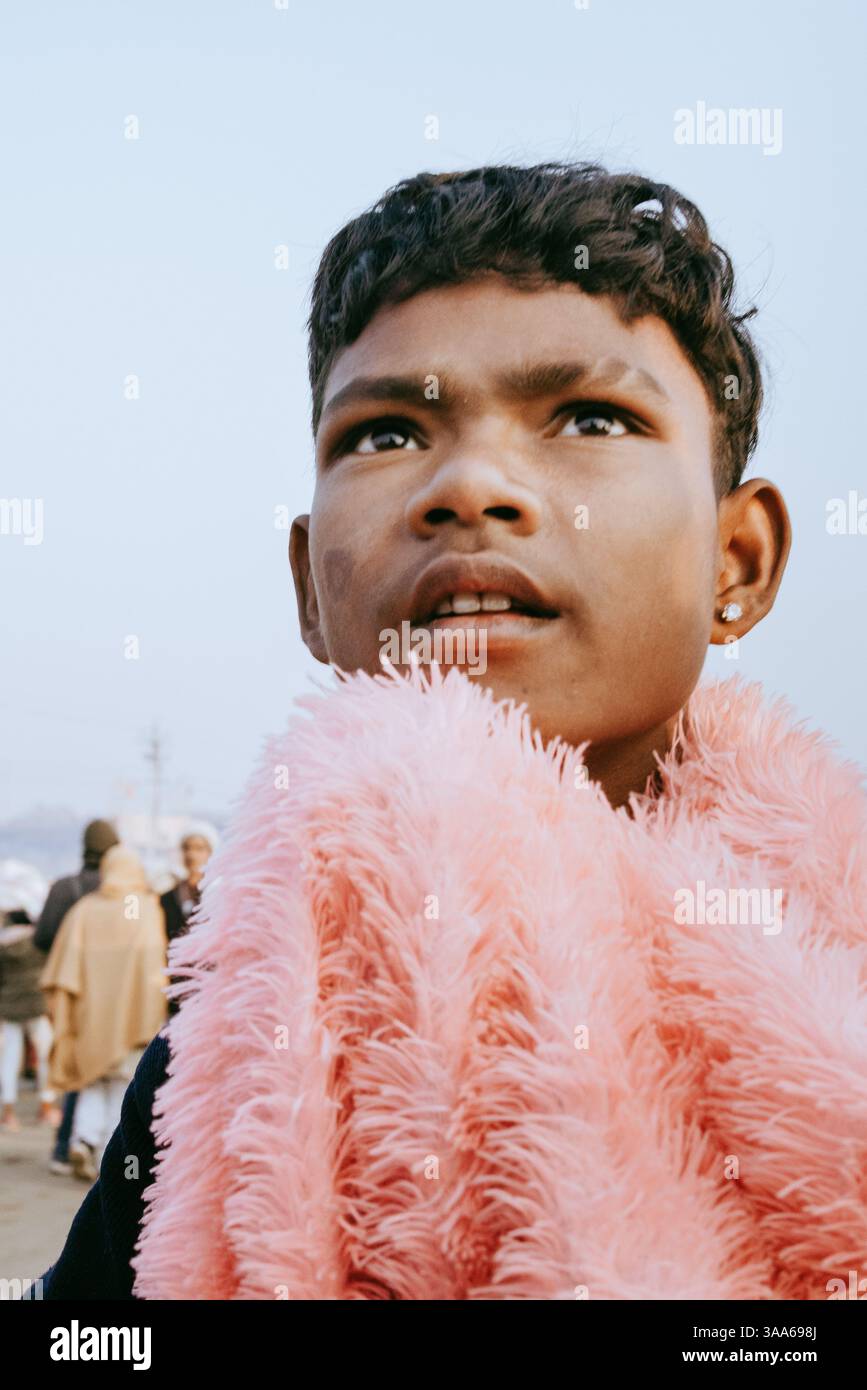 Indien, Prayagraj, februar 2025: 400 Millionen Pilger kamen nach Prayagraj, um sich während der kumbh mela - 31/03/2025 - Indien / Uttar Pradesh / Prayagraj - Gael Cloarec / Le Pictorium in die Gange zu schlagen und zu reinigen Stockfoto