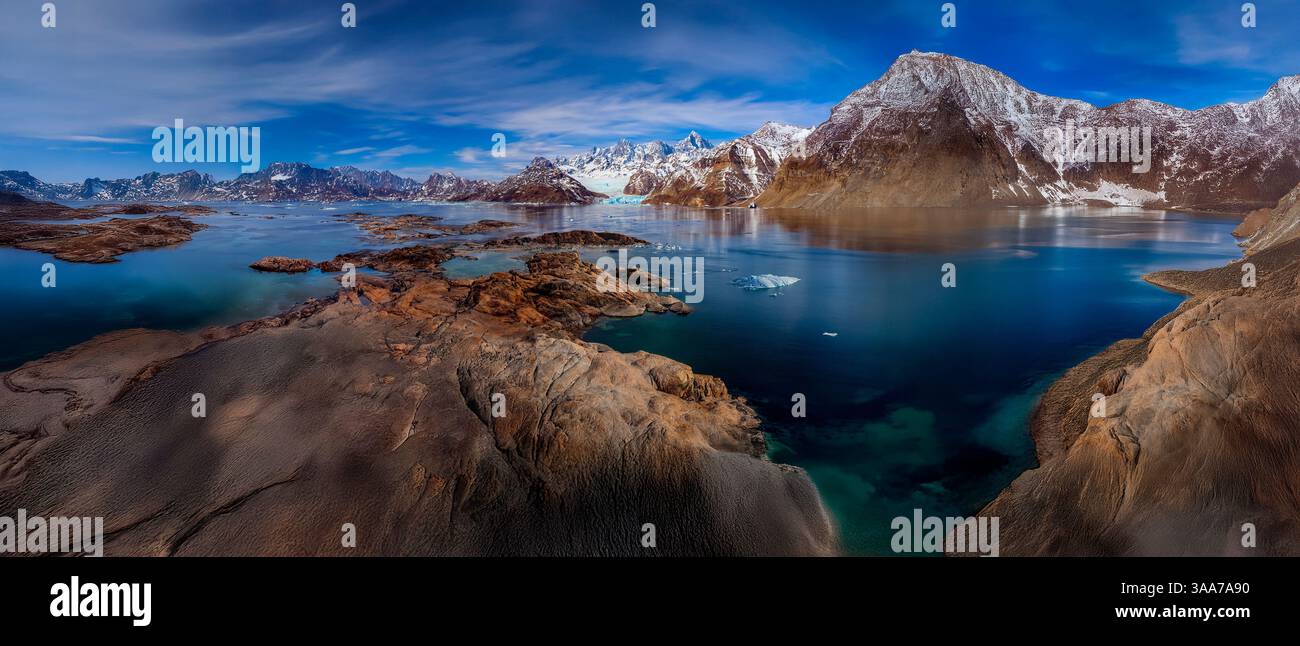 Nordwestlicher Fjord vor Scoresbysund an der Ostküste Grönlands. Stockfoto Nordwestlicher Fjord vor Scoresbysund an der Ostküste Grönlands. Stockfoto