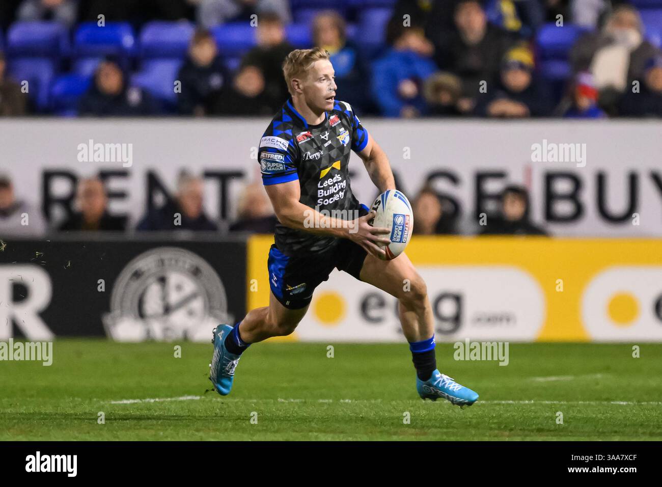 WARRINGTON, ENGLAND - 28. MÄRZ 2025: Lachie Miller von Leeds Rhinos macht während der 6. Runde der Betfred Super League Warrington Wolves gegen Leeds RH eine Pause Stockfoto