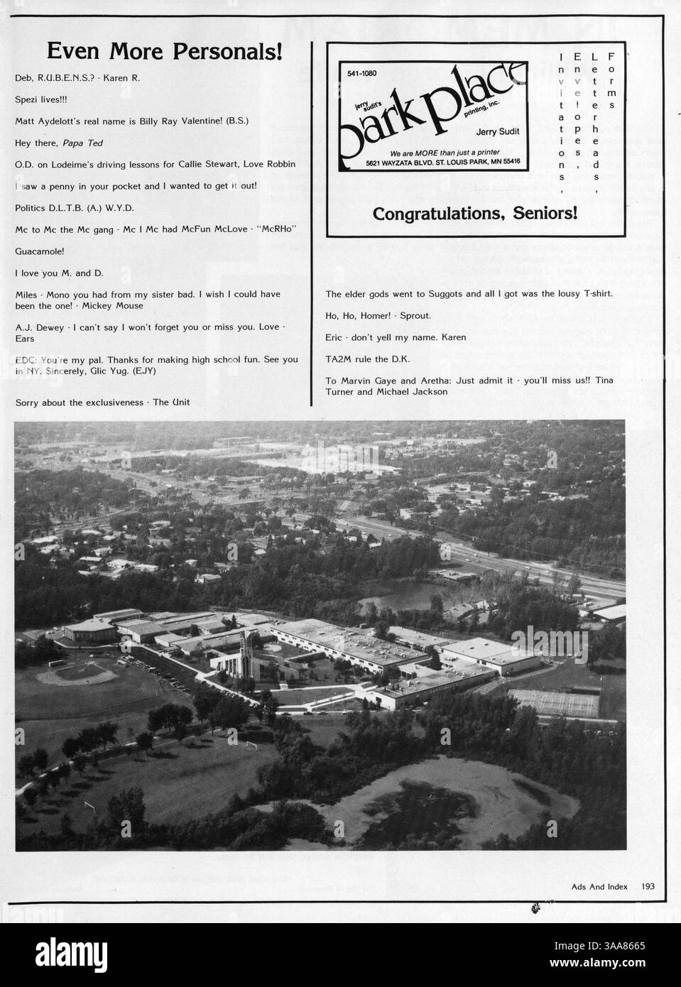 Das Breck Mustang Jahrbuch 1985 bietet einen Überblick über das Schuljahr 1984-1985 und dokumentiert Schüler, Lehrer, Leichtathletik und außerschulische Aktivitäten. Stockfoto