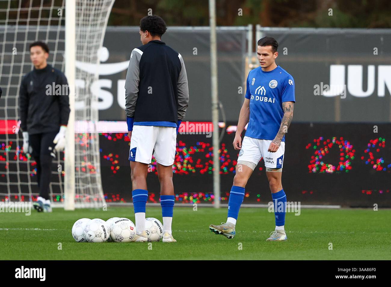Eindhoven, Niederlande. 31. März 2025. EINDHOVEN, 31-03-2025, PSV Campus de Herdgang, Saison 2024/2025, niederländischer Fußball Keuken Kampioen divisie, FC den Bosch Spieler während der Aufwärmphase Credit: Pro Shots/Alamy Live News Stockfoto