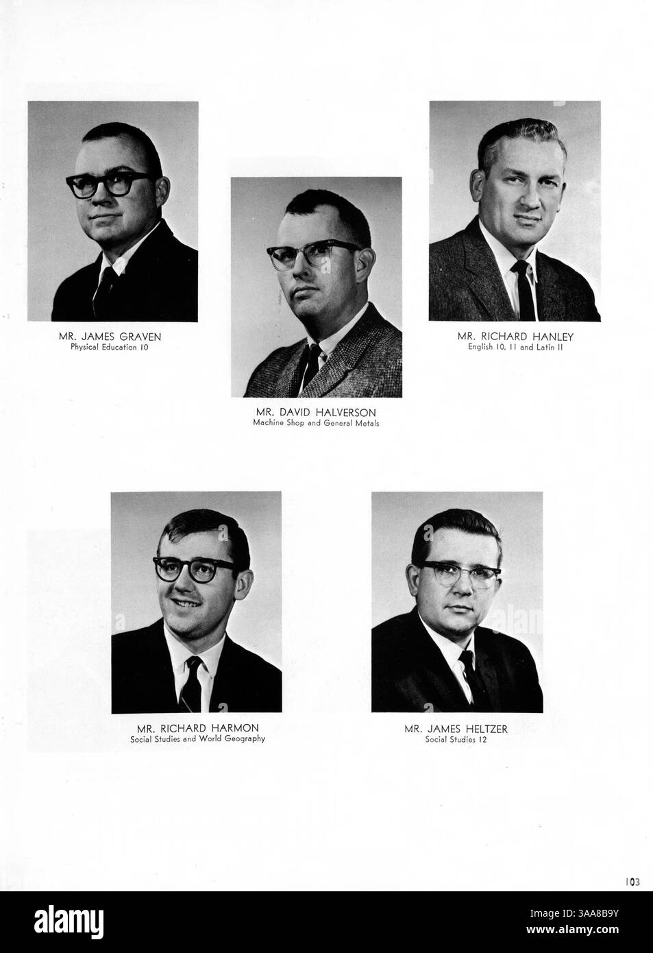 Dieses Jahrbuch dokumentiert das akademische Jahr 1965-1966 an der Wayzata High School und zeigt Studenten, Dozenten, Sport und außerschulische Aktivitäten. Stockfoto