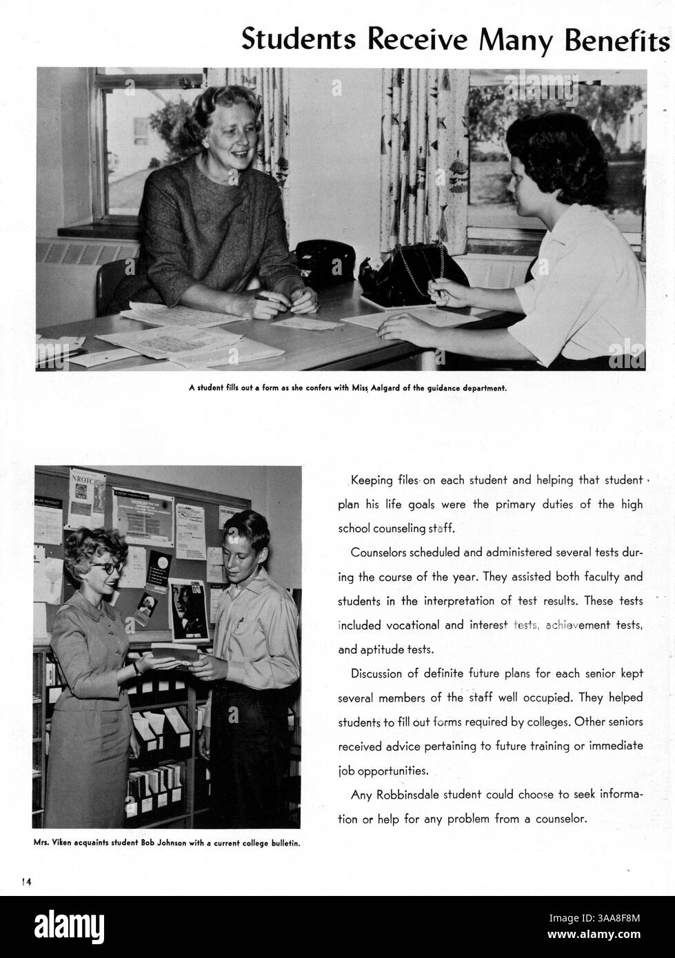 Das Robbinsdale High School Yearbook 1964 bietet eine visuelle Aufzeichnung des Schuljahres 1963-1964 und dokumentiert das Leben von Schülern, Lehrkräften, Schulveranstaltungen und sportlichen Leistungen. Stockfoto