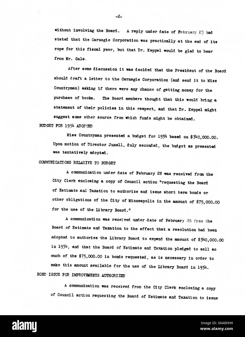 Das Sitzungsprotokoll des Verwaltungsrats der Minneapolis Public Library 1934 enthält wichtige Entscheidungen über Bibliothekspolitik, Ressourcenmanagement und Initiativen für öffentliche Dienstleistungen, um der lokalen Bevölkerung besser zu dienen. Stockfoto